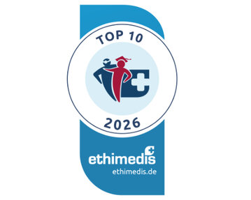 Top 10 Auszeichnung 2026 von ethimedis, dargestellt durch ein Symbol mit medizinischen Elementen und einer Person in einem Umhang.