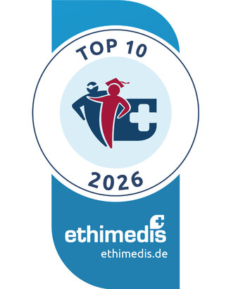 Abzeichen für "Top 10 2026" von ethimedis, mit einem stilisierten Gesundheits-Logo und einer Person in einem Umhang.