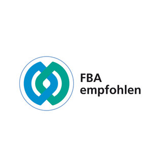 FBA empfohlen, dargestellt durch ein Logo mit zwei ineinandergreifenden Formen in Blau und Grün, umgeben von einem Kreis.